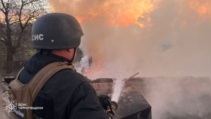 Обстріли Корюківського району: горіли житловий сектор та цивільна інфраструктура