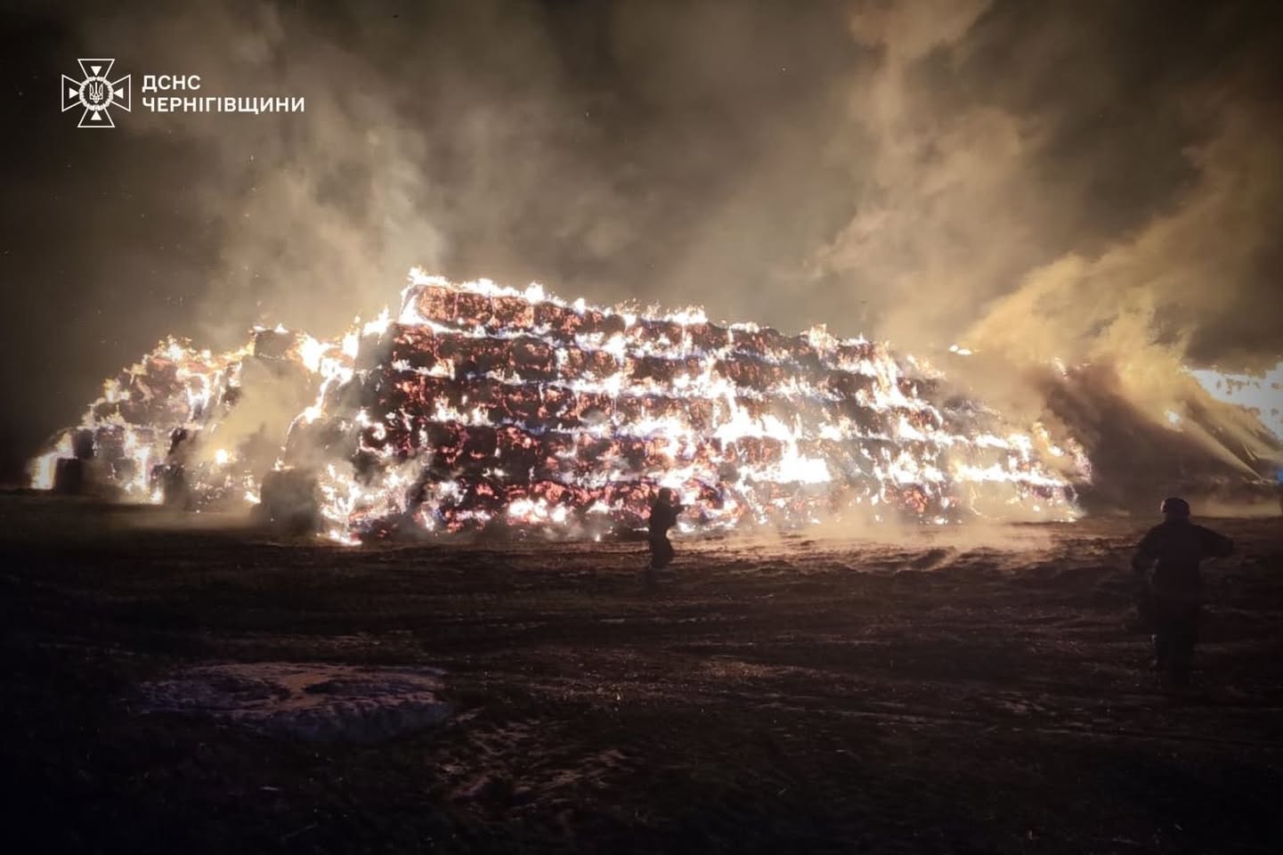 Атака БпЛА: у Корюківському районі горіло фермерське господарство, знищено 1800 кв. м соломи