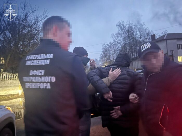 Вимагав 2500 доларів за закриття справи: у Корюківці затримали прокурора