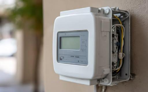 У Холмах встановлюють сучасні електролічильники