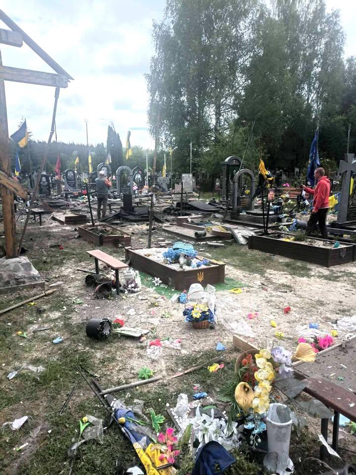 Російська армія атакувала безпілотниками Сновськ