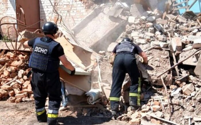 У Нових Боровичах під завалами ліцею знайшли тіло місцевої жительки