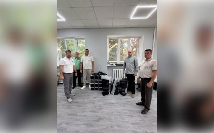 Делегація з Холмів відвідала Закарпаття та отримала 8 комп’ютерів для бюджетників
